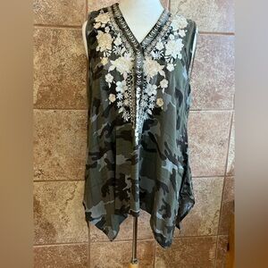 Andree by Unit Sleeveless Camo Top with Floral Embroidery Size XL